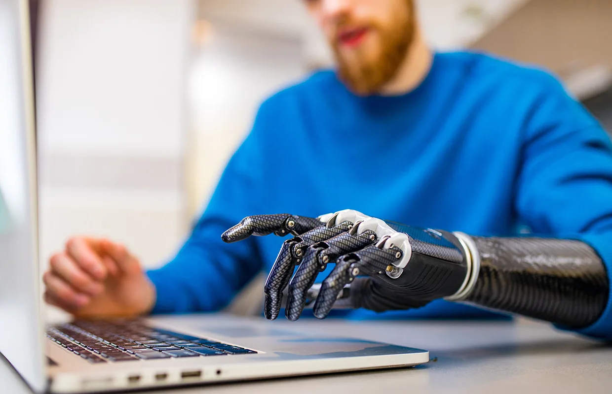 Proteor - young man working freelance in laptop at home